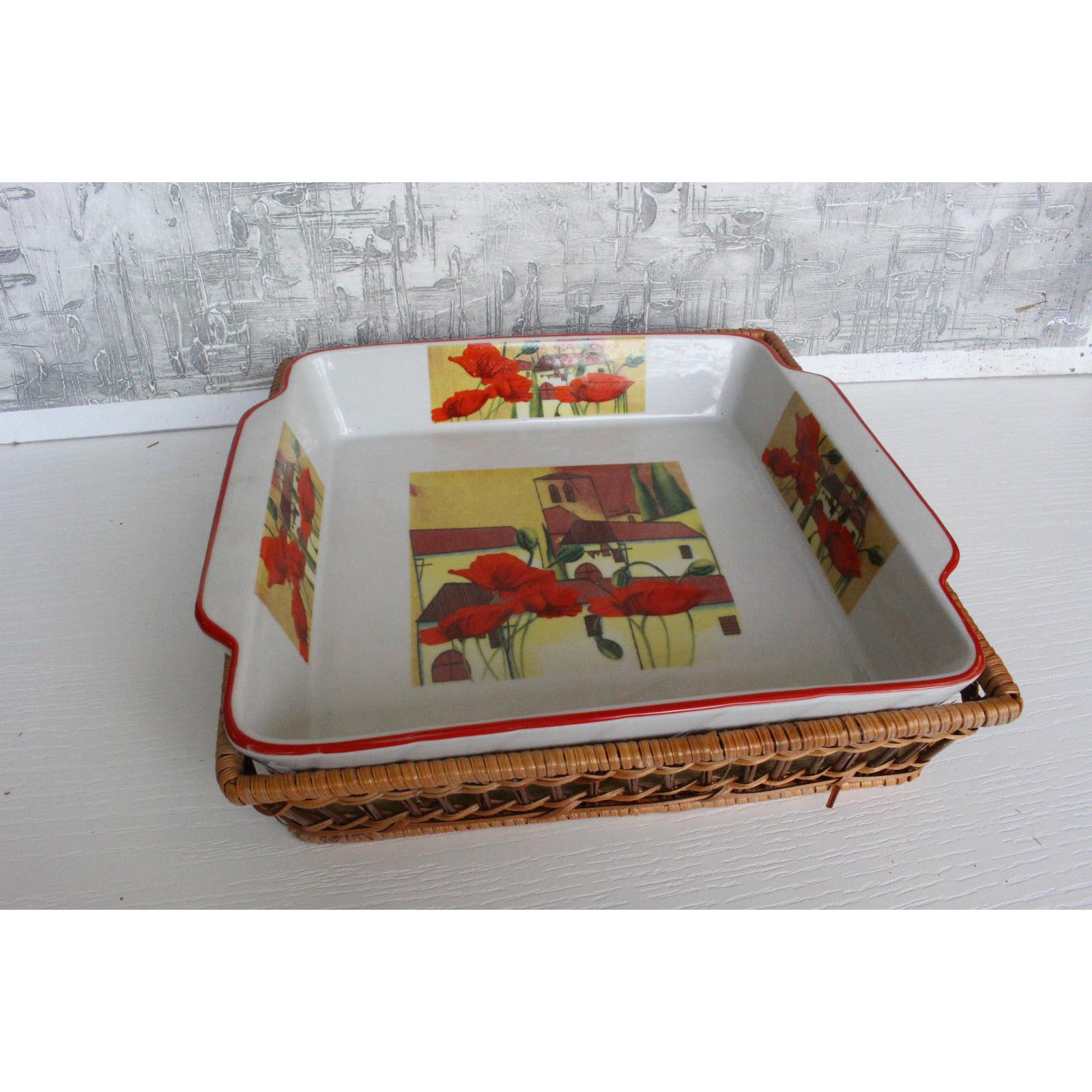 Pirofila quadrata cm 24 ceramica con disegni campagna e porta pirofila in vimini