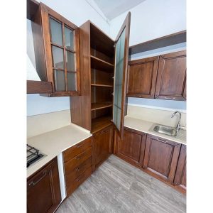 cucina classica con dispensa ad angolo
